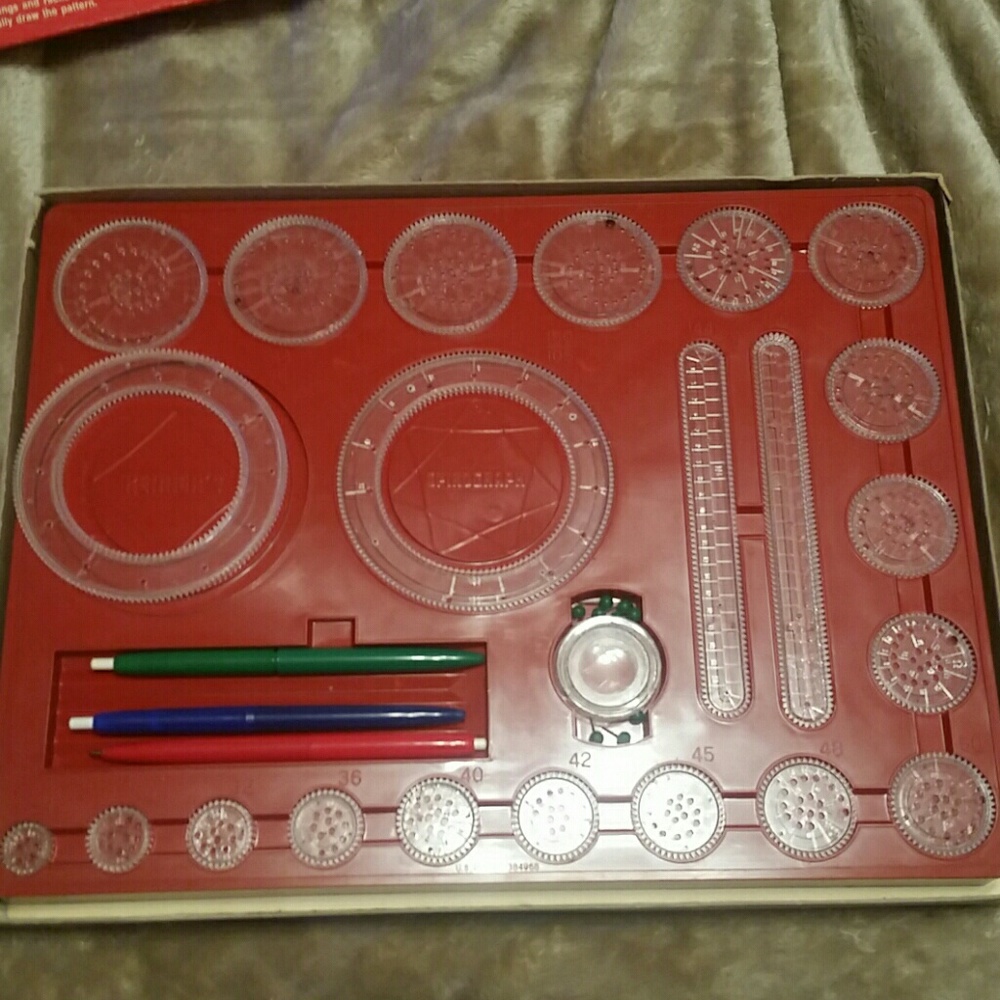 VINTAGE 1967 Kenner's New Spirograph